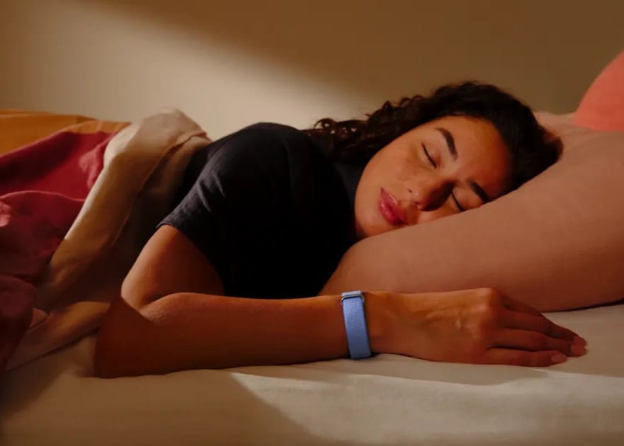 Google Unveils Screenless Fitbit Air, Merging Health Data into New Google Health App — image 1
