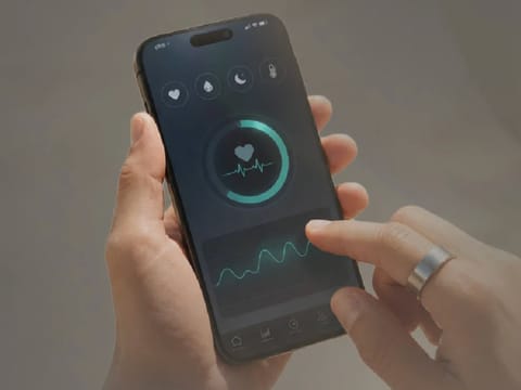 The collaboration builds on Abu Dhabi’s advanced public health infrastructure and longitudinal health data assets, integrating them with ŌURA’s real-time, continuous insights across key health indicators. 