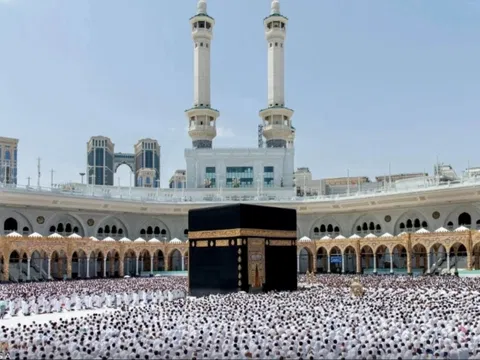 Hajj transportation plans were developed in coordination with relevant authorities as part of an integrated operational system using advanced planning and modern technology to ensure smooth flow and pilgrim safety throughout the Hajj season .
