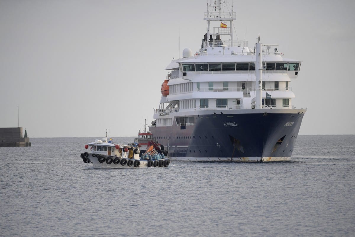 US passengers from the Dutch flagged hantavirus-stricken cruise ship MV Hondius are transferred by boat to the industrial port of Granadilla de Abona on the island of Tenerife in Spain's Canary Islands on May 10, 2026.