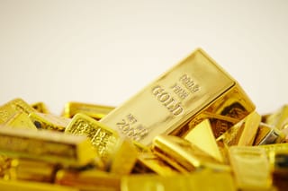Gold prices rise amid volatile trading ahead of US data