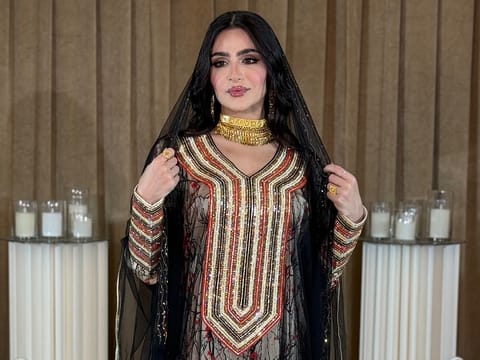 The Mukhawar is a full-length Emirati jalabiya celebrated for its hand-crafted embroidery and rich fabrics
