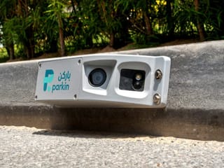 The devices are fully solar-powered, reflecting Dubai’s wider push toward sustainable urban infrastructure.