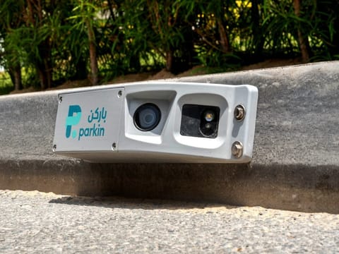 The devices are fully solar-powered, reflecting Dubai’s wider push toward sustainable urban infrastructure.
