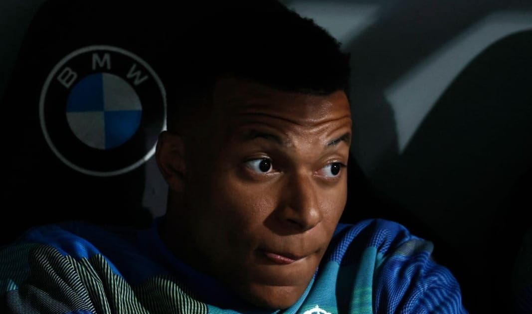 Mbappe laughs off fan criticism: “It’s the life of a famous player”