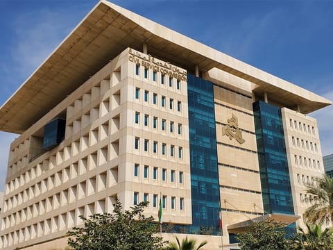 The decision came after the Civil Service Council approved a proposal to cut official working hours in government agencies from seven hours to six hours daily during the summer period.