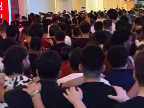 The crowd in Dubai Mall at 6am. 