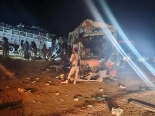The crash occurred in Al Abr region, north of Hadramawt province, when a passenger bus carrying about 40 people returning from Saudi Arabia collided with a heavy goods trailer. 