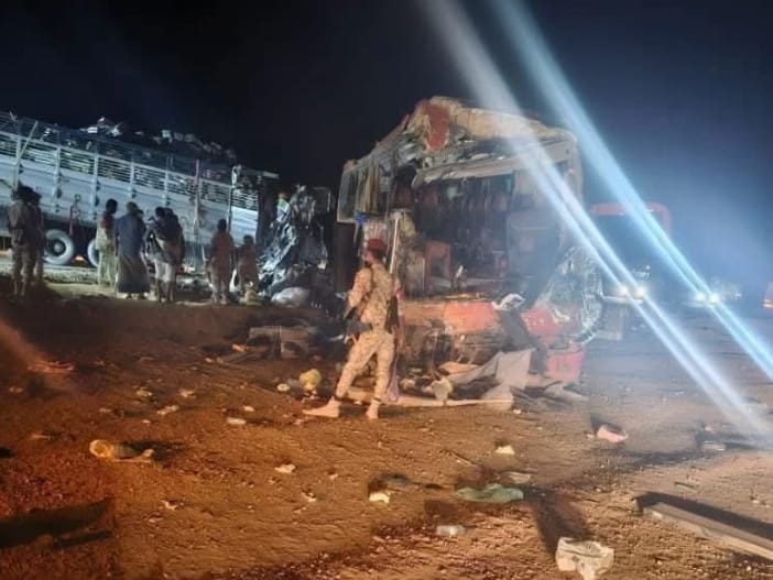 The crash occurred in Al Abr region, north of Hadramawt province, when a passenger bus carrying about 40 people returning from Saudi Arabia collided with a heavy goods trailer. 