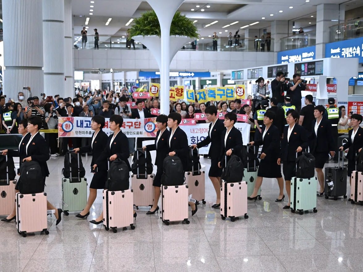 39 North Korean players and staff were greeted by supporters holding welcome signs upon arrival at the airport. 