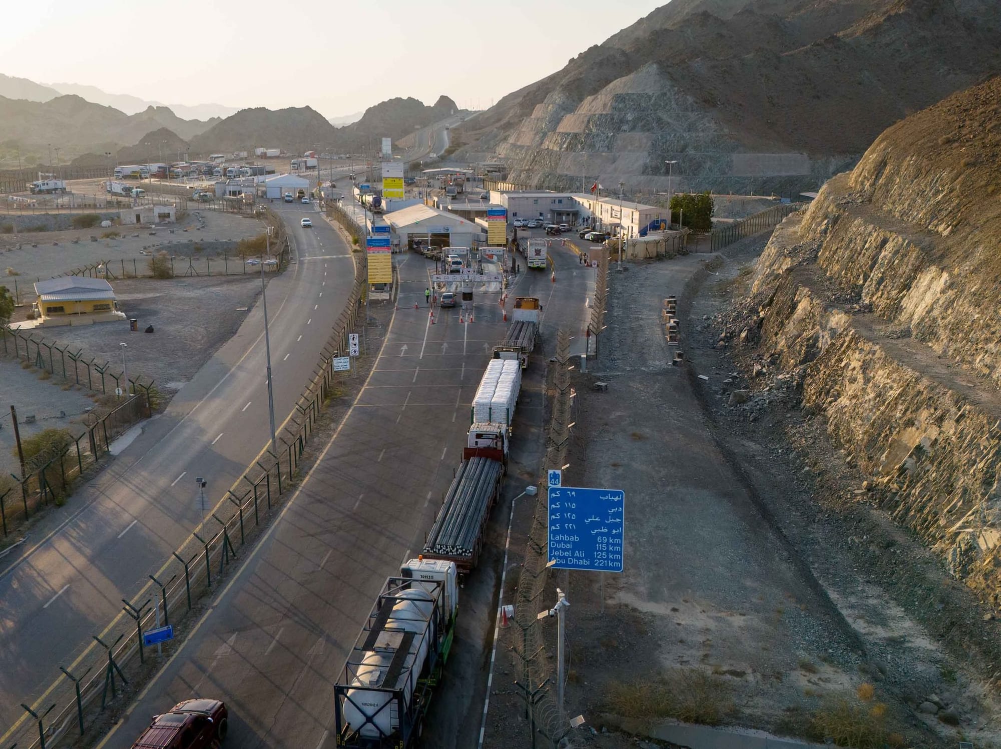 Initiative allows containers destined for Jebel Ali Port, Dubai’s local market, and re-export operations to continue moving through alternative land routes while remaining under customs supervision.