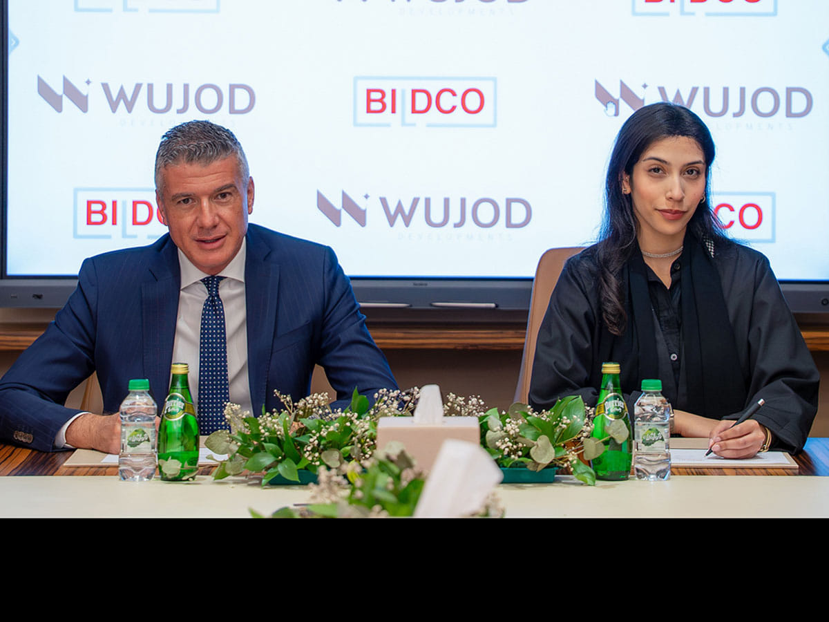 Shamsa Sulaiman Alfahim and Issa Ataya at the agreement signing ceremony.