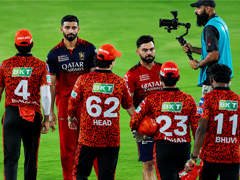 Kohli-Travis head-handshake snub 