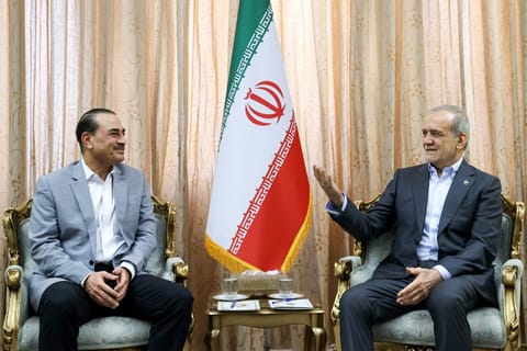 In this handout picture provided by the Iranian presidency, Iran's President Masoud Pezeshkian (R) meets with Pakistan’s Army Chief Syed Asim Munir in Tehran on May 23, 2026.