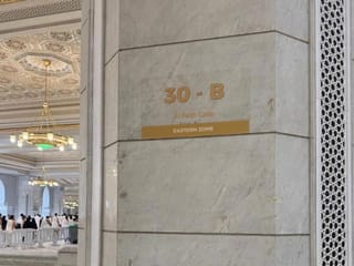 Geographic coding signs have been installed on columns throughout the ground floor of the Grand Mosque. 