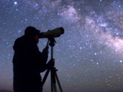 The overlap between the religious occasion and the traditional astronomical marker is regarded as one of the notable celestial moments associated with Gulf heritage.