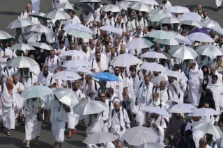 Pilgrims have been urged to use umbrellas and follow preventive health measures to reduce risks linked to extreme heat during Hajj. 