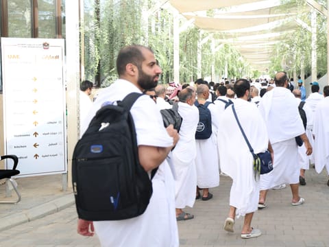 The UAE Pilgrims Affairs Office said the pilgrims arrived at Arafat smoothly and were all in good health, with continuous follow-up provided by accompanying medical teams.