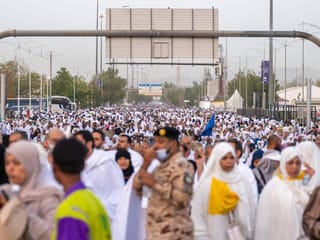 Hajj pilgrims urged to remain in Arafat camps until 4pm
