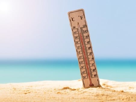 Summer in the UAE and across the Arabian Peninsula extends from the beginning of June until the end of August. 