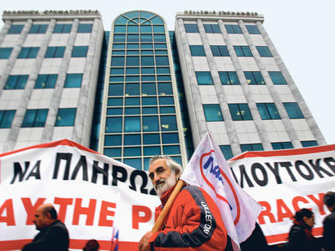 Russian sanctions hand an advantage to Athens 