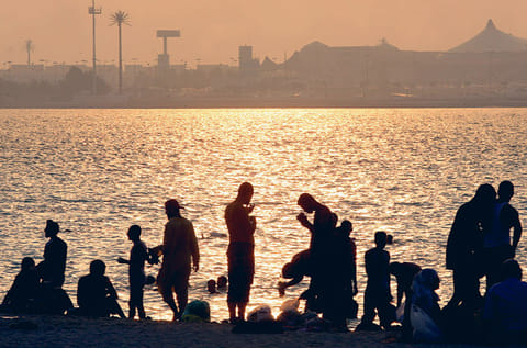 People beating the heat at the Abu Dhabi Corniche. 