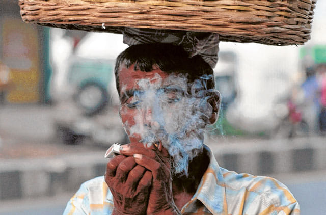 Smoking at iftar is highly dangerous, warn health experts