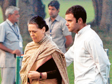 Gandhis must vacate for an opposition to take shape