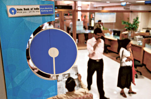 Banks have been given the go-ahead to ease lending norms as India takes more steps to prevent a full-scale slowdown of the economy. 