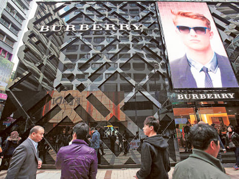 Burberry goes for digital hard-sell