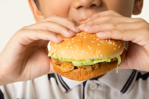 The Ministry of Education has prohibited the sale of processed meats and fries in school canteens.