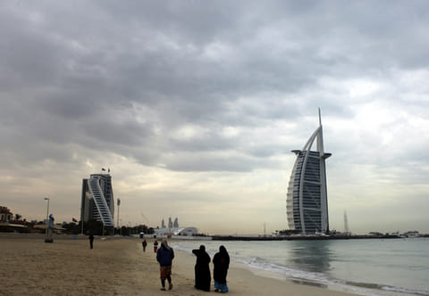 Temperatures are set to peak between 31°C and 34°C in coastal and inland regions, with cooler conditions in the mountains, where highs will reach between 22°C and 27°C. 