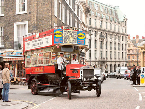 London ‘battle bus’ used as first world war troop carrier to visit France again