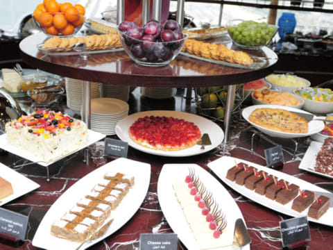 Ramadan 2014: Iftar at Al Dawaar, Hyatt Regency Dubai