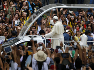 The world feels quieter today: UAE Filipino community mourn the passing of Pope Francis