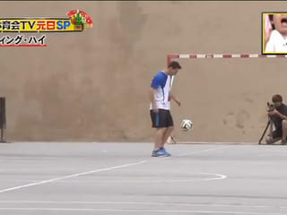 Watch Lionel Messi’s amazing football juggling feat