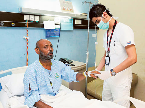 Hospitalised patients were able to greet their relatives and friends on the occasion of Eid Al Adha thanks to the Saudi Telecom Company (STC) and the Ministry of Health who provided them with free smartphones equipped with SIM data cards.