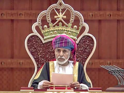 Oman leader Sultan Qaboos makes rare public appearance