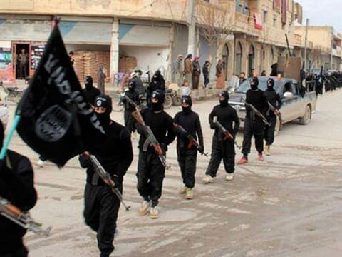 Daesh defectors mass on Turkish border