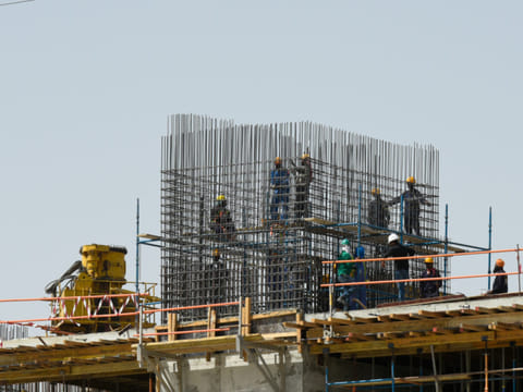 The UAE Ministry of Human Resources and Emiratisation (MoHRE) will start implementing from today the midday break for all workers who work out in the open during the peak summer months. 