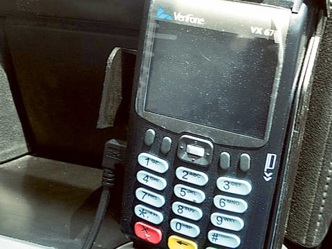 Cafes and restaurants in Saudi Arabia will provide electronic payment methods to customers in an effort to reduce cash circulation.