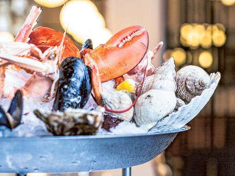 When is the best day of the week to buy seafood?
