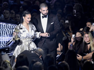 Rihanna thanks Drake for ‘touching’ MTV VMA speech