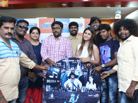 ‘Julieum 4 Perum’ is a dog’s tale in Tamil