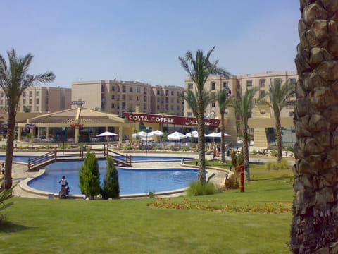 Cairo suburbs give joggers pollution-free space to exercise