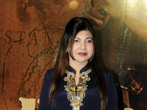 Indian Bollywood playback singer Alka Yagnik at the 20th anniversary celebration of Hindi film Border, produced and directed by J. P. Dutta, in Mumbai on late June 11, 2017.     / AFP / Sujit Jaiswal