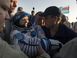Record-breaking Nasa astronaut comes back to Earth