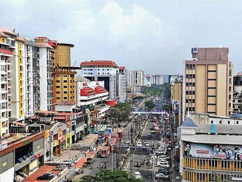Kerala woman saves man who fell from third floor