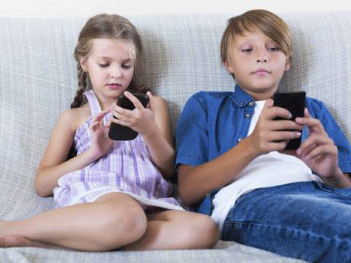 Kids playing on their smarphones