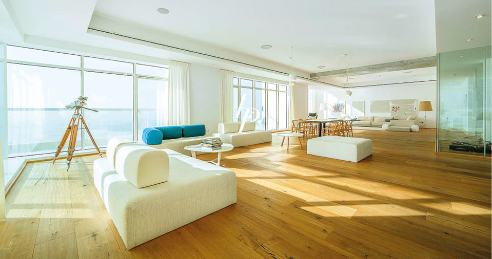 penthouse on the 59th floor of Emirates Crown